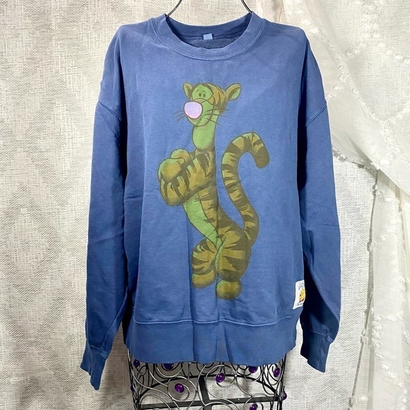 Winnie the Pooh 100 acres collection tigger sweater Disney size S - Picture 1 of 7